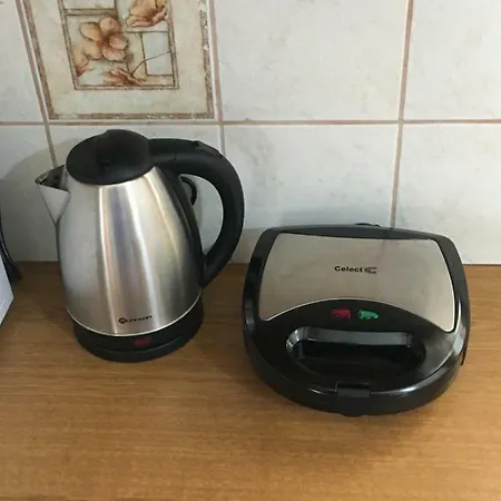 Delicatessen House ليونِذيو